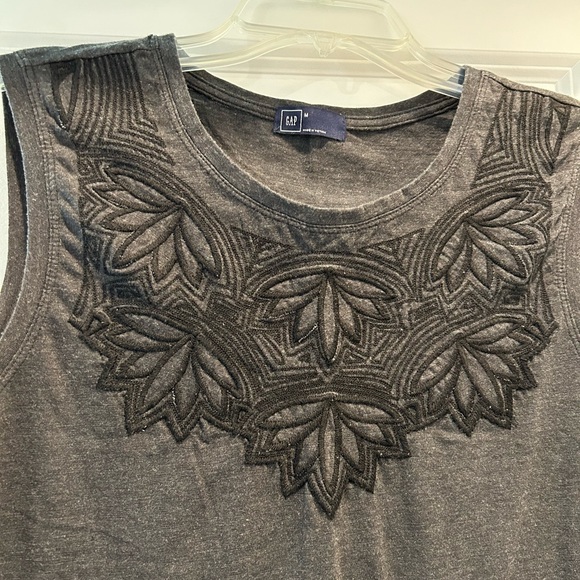 Sleeveless top - Picture 2 of 2